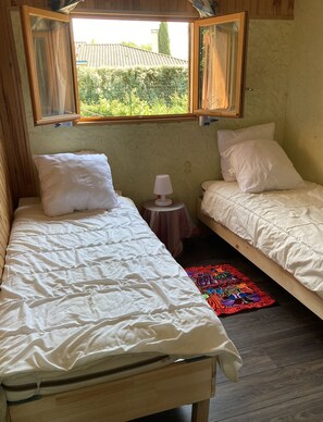 2 chambres, bureau, fer et planche à repasser, Wi-Fi gratuit