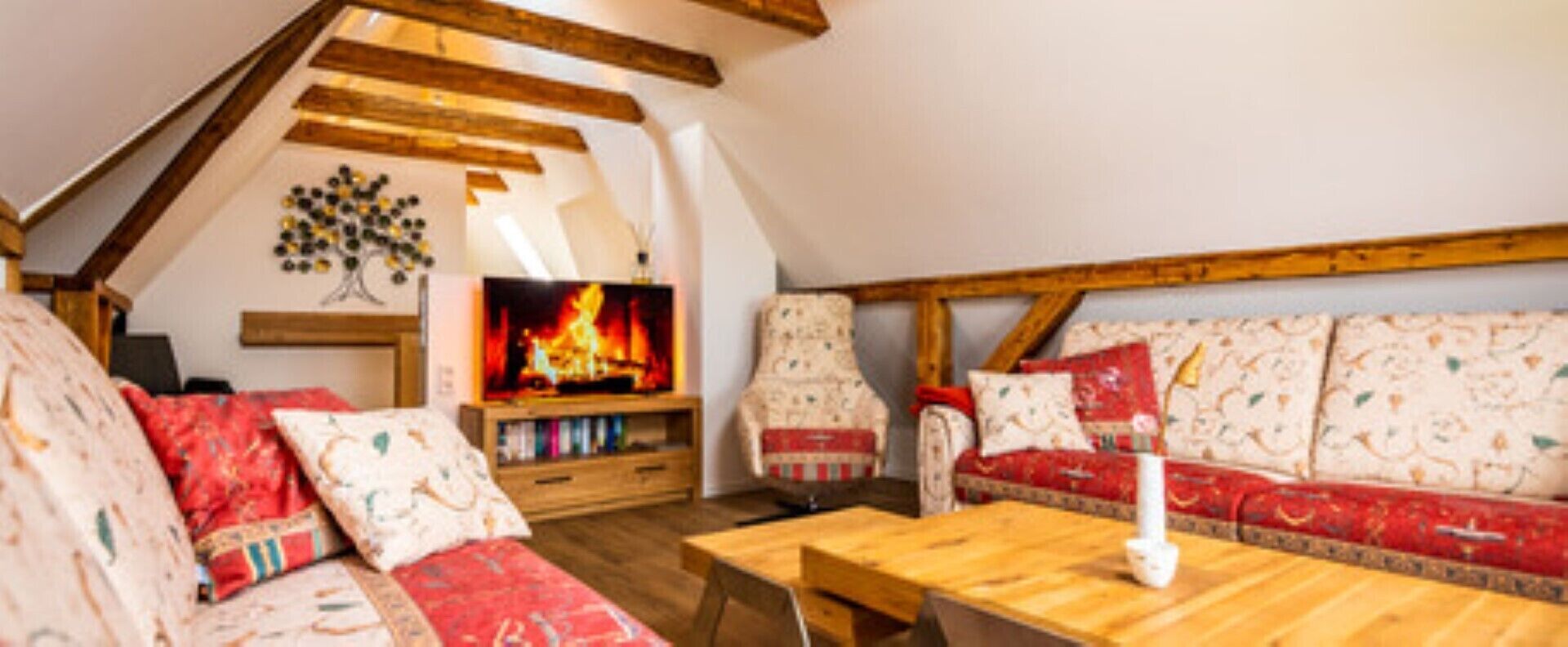 Smart TV, mesa de pingue-pongue, livros