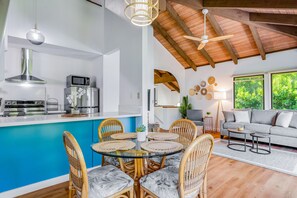 Dining - Exquisite condo with pool, lanai, full kitchen, tennis, W/D, & beach gear (Koloa)