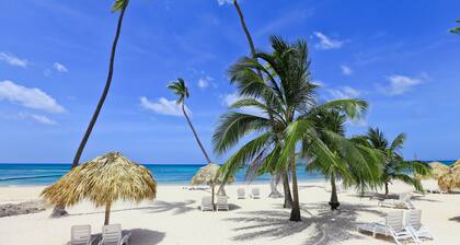 Playa Turquesa G-302 Premier Beachfront FRONTLINE Ocean View 100mbps Wifi