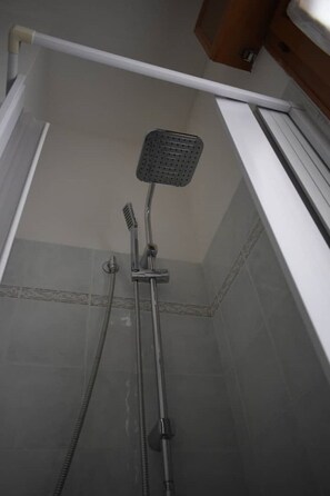Shower, bidet - Lovely Penthouse on the 7th floor (San Tommaso Tre Archi)