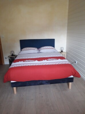 2 chambres, bureau, Wi-Fi, draps fournis