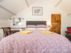2 bedrooms, individually decorated, individually furnished, free WiFi - The Barn at Trevothen Farm (Helston)