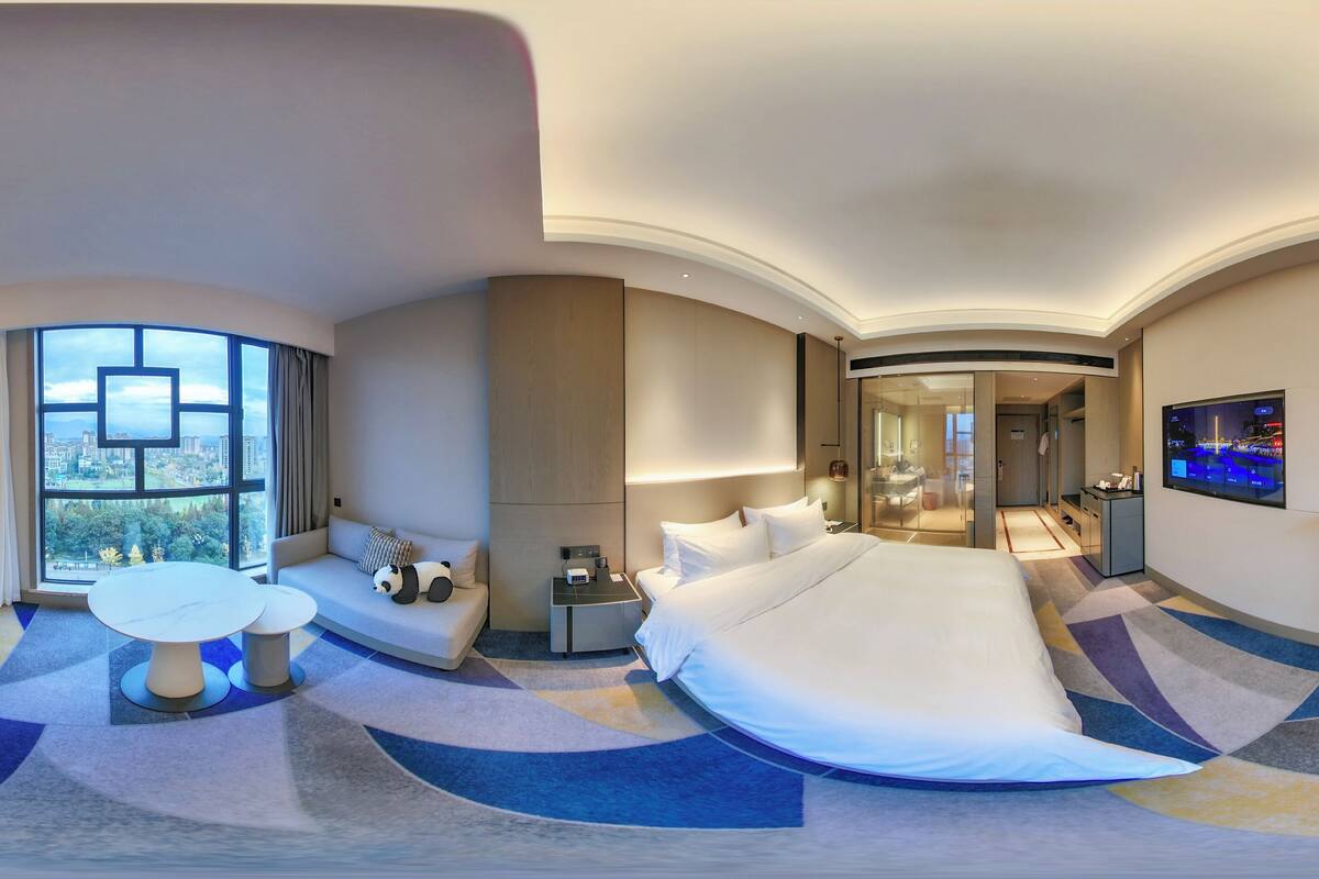 Minibar (free items), in-room safe, laptop workspace, blackout drapes