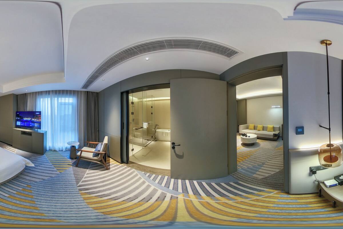 Minibar (free items), in-room safe, laptop workspace, blackout drapes