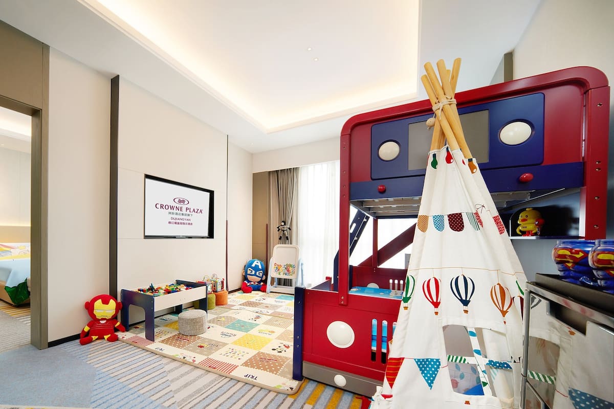 Suite, 1 King-Bett (Living Area, Kids Theme) | 1 Schlafzimmer, kostenlose Minibar, Zimmersafe, Verdunkelungsvorhänge