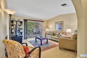 Living area - Sunny Weather (One month or more) (Palm Springs)