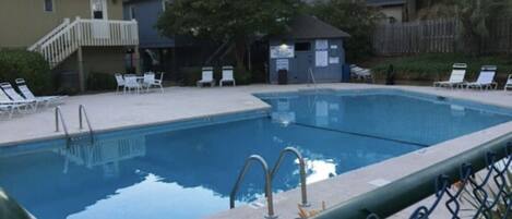 حمّام سباحة خارجي