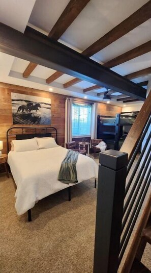 2 bedrooms, desk, WiFi - Vineyard View Countryside Cottage(2suites/sleeps6) (Sabetha)