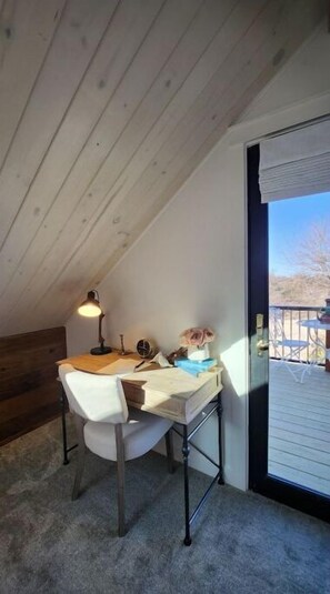 Dining - Vineyard View Countryside Cottage(2suites/sleeps6) (Sabetha)