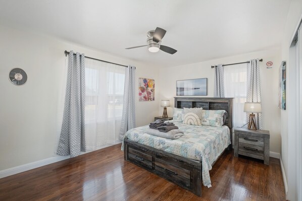 2 habitaciones, tabla de planchar con plancha, wifi y ropa de cama 