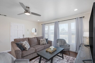 Spacious & Clean 2B/1Bth w Great Access to Airport