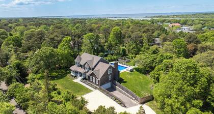 Beautifully renovated home, entertainers dream, saltwater pool and spa,...