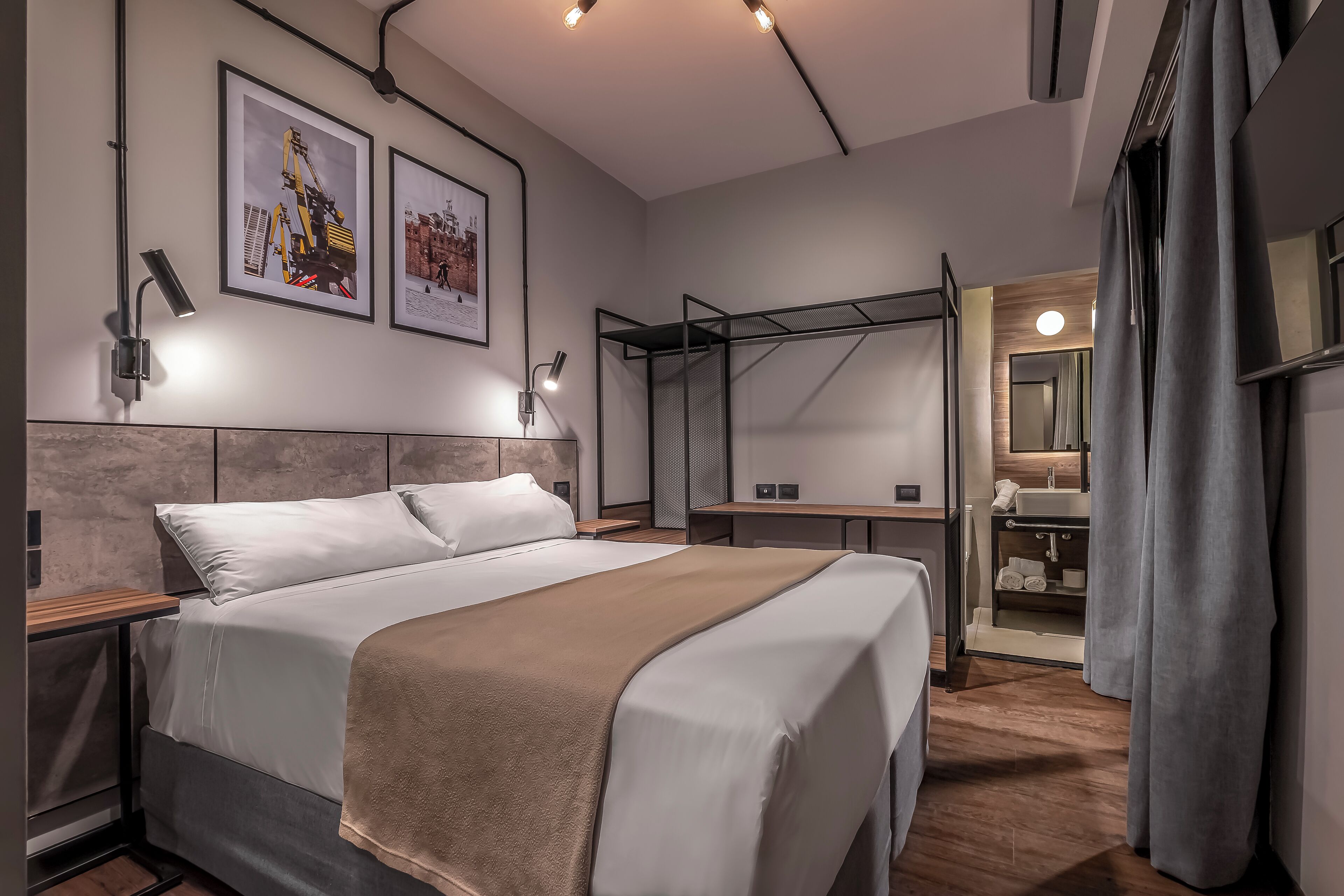 Desk, WiFi (free), bed sheets