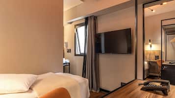 Escritorio, wifi gratis y ropa de cama