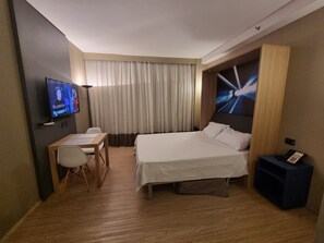 1 chambre, fer et planche Ă repasser, Wi-Fi, draps fournis