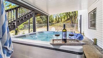 Tina de hidromasaje al aire libre