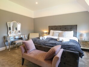 5 chambres, décoration personnalisée, ameublement personnalisé