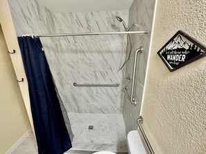 Hair dryer, towels, soap, shampoo - Hot Tub Cozy Cottage in Colorado Springs (Colorado Springs)