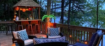 LAKE FRONT ISLAND HIDE-AWAY WITH BOAT DOCK