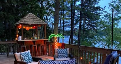 LAKE FRONT ISLAND HIDE-AWAY WITH BOAT DOCK