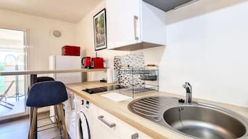 Fridge, microwave, stovetop, coffee/tea maker