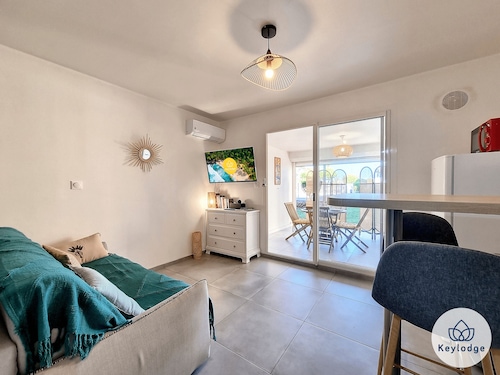 Beauté, studio avec piscine commune, à la Saline-les-bains