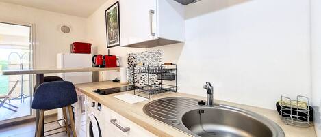 Fridge, microwave, stovetop, coffee/tea maker