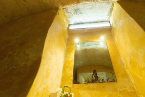 Casa tradicional | Baño | Artículos de higiene personal gratuitos, jabón, champú y papel higiénico
