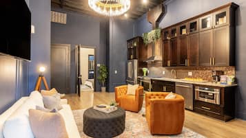 Apartamento superluxo | Área de estar | Smart TV 45 polegadas com canais a cabo, TV