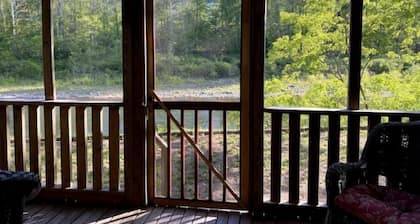 Beautiful Park model RV on bank of Esopus Creek