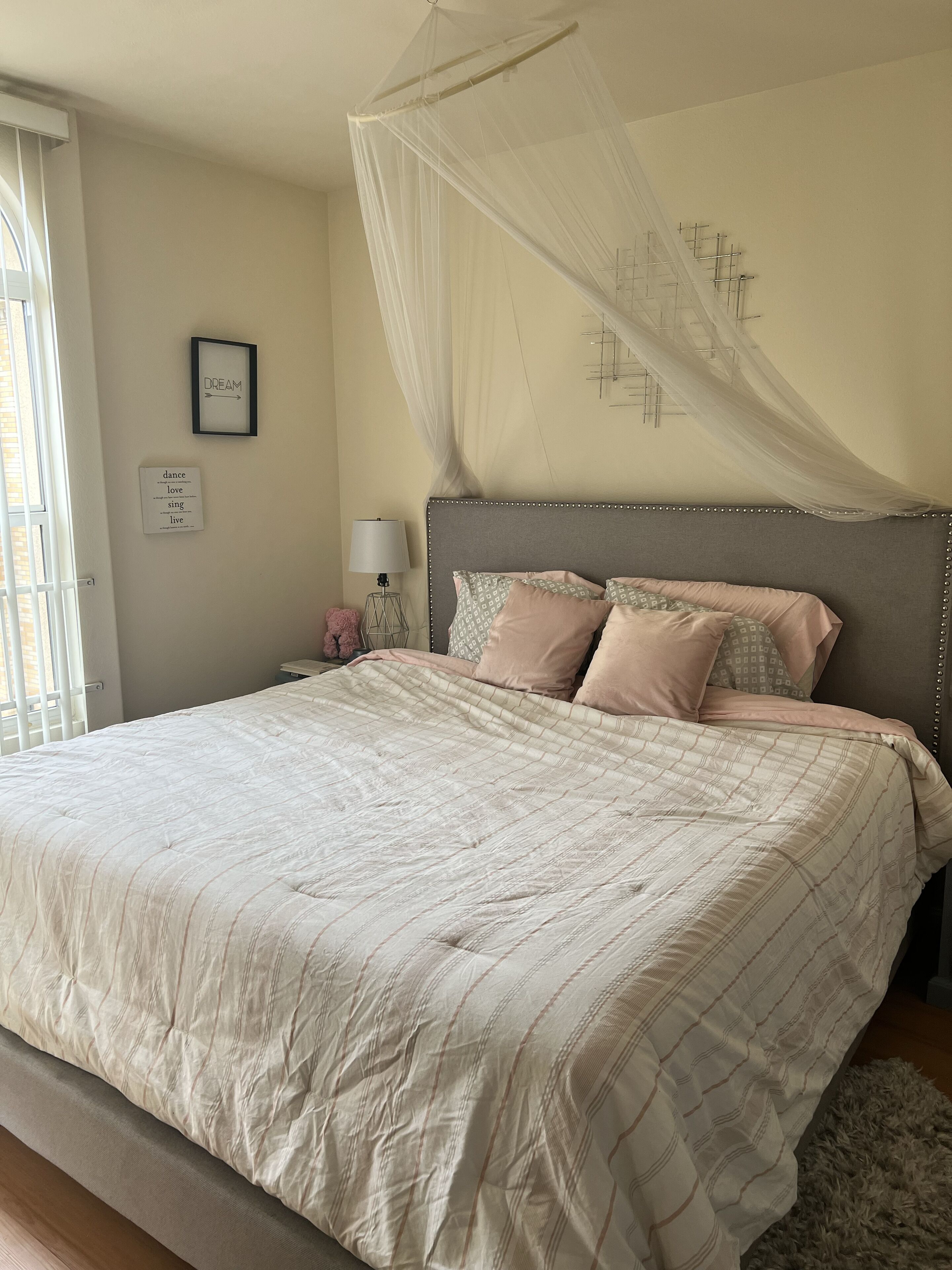 2 habitaciones, tabla de planchar con plancha, wifi y ropa de cama 