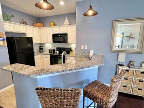 Fridge, microwave, oven, stovetop - 2793 Oakwater Resort, Closet to Disney, Heated Swimming Pool and Hot Tub (Kissimmee)