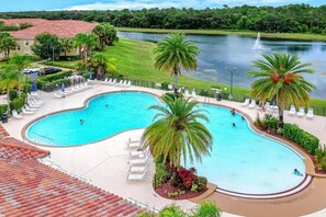 Outdoor pool, a heated pool - 2793 Oakwater Resort, Closet to Disney, Heated Swimming Pool and Hot Tub (Kissimmee)