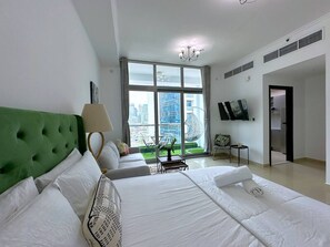 1 slaapkamer, een bureau, een strijkplank/strijkijzer, wifi