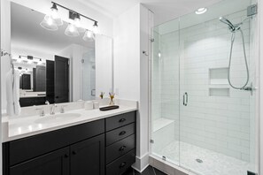 House, Multiple Beds (Energy Lane) | Bathroom