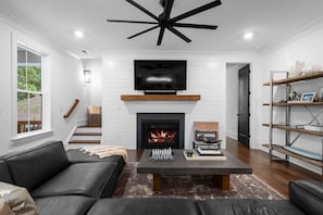 House, Multiple Beds (Energy Lane) | Living area - Energy Lane (Sherrills Ford)