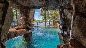 Rumah, Beberapa Tempat Tidur (Nancy Key w/Pool, Wine Cave, Optional) | Kolam renang | Kolam renang outdoor musiman