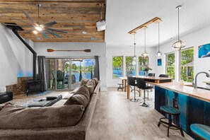 Casa, varias camas (Nancy Key w/Pool, Wine Cave, Optional) | Zona de estar