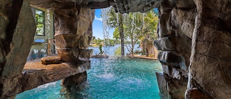 하우스, 침대(여러 개) (Nancy Key w/Pool, Wine Cave, Optional) | 수영장 | 시즌별로 운영되는 야외 수영장