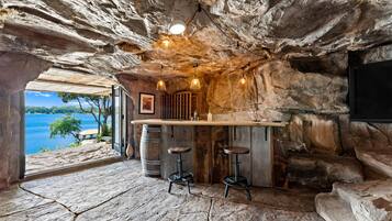 House, Multiple Beds (Nancy Key w/Pool, Wine Cave, Optional) | Interior