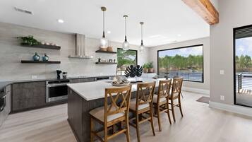 House, Multiple Beds (Salience Path w/Heated Pool & Game Ro) | Private kitchen | Oven