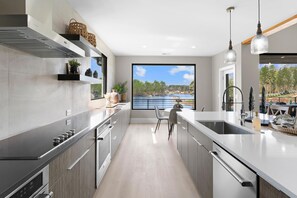 House, Multiple Beds (Salience Path w/Heated Pool & Game Ro) | Private kitchen