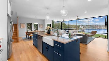 House, Multiple Beds (Blue Haven w/Game Room, Hot Tub & Opt) | Private kitchen | Coffee/tea maker, electric kettle