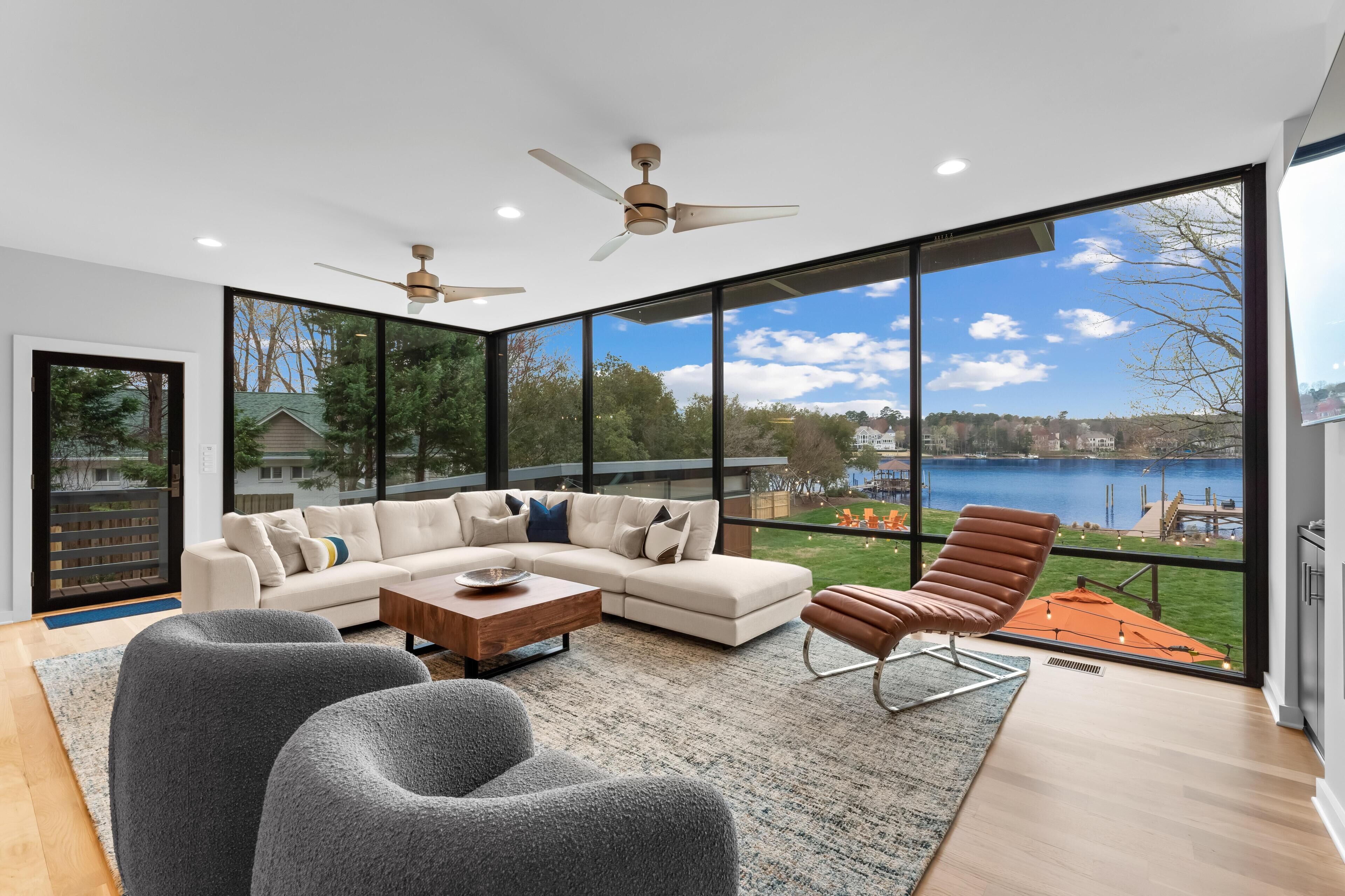 บ้านพัก, หลายเตียง (Blue Haven w/Game Room, Hot Tub & Opt) | บริเวณนั่งเล่น