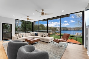 独立别墅, 多张床 (Blue Haven w/Game Room, Hot Tub & Opt) | 起居区