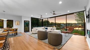 Rumah, Beberapa Tempat Tidur (Blue Haven w/Game Room, Hot Tub & Opt) | Area keluarga