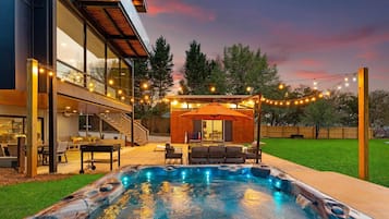 Rumah, Beberapa Tempat Tidur (Blue Haven w/Game Room, Hot Tub & Opt) | Teras/patio