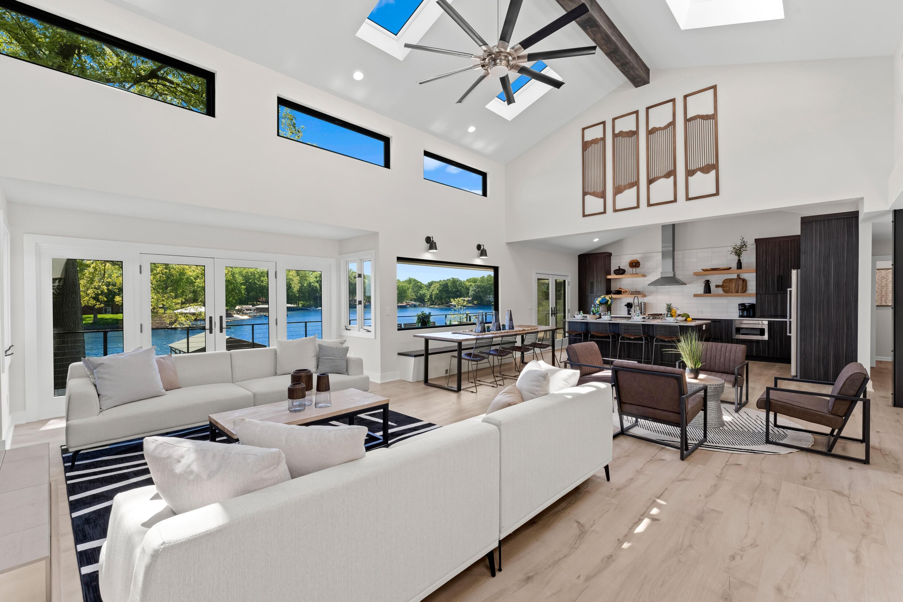 House, Multiple Beds (Fox Run w/Heated Pool & Optional Boat) | Living area