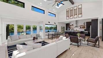 House, Multiple Beds (Fox Run w/Heated Pool & Optional Boat) | Living area